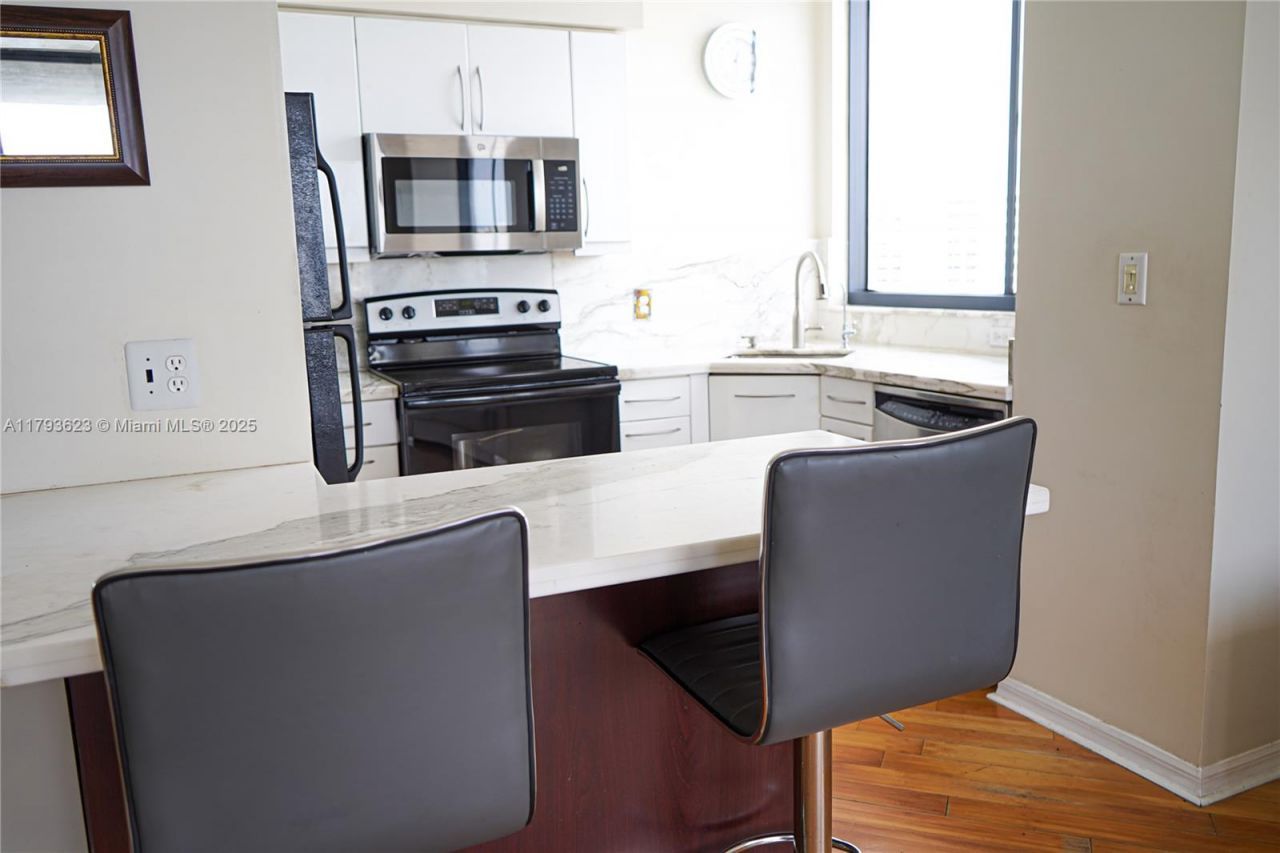 1330 West Ave, Unit 1013, Miami Beach, FL 33139 Photo