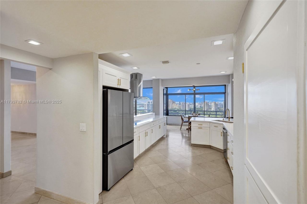 20355 NE 34th Ct, Unit 2725, Aventura, FL 33180 Photo