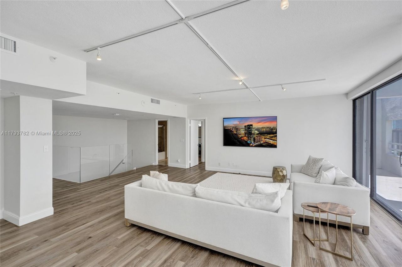 20355 NE 34th Ct, Unit 2725, Aventura, FL 33180 Photo