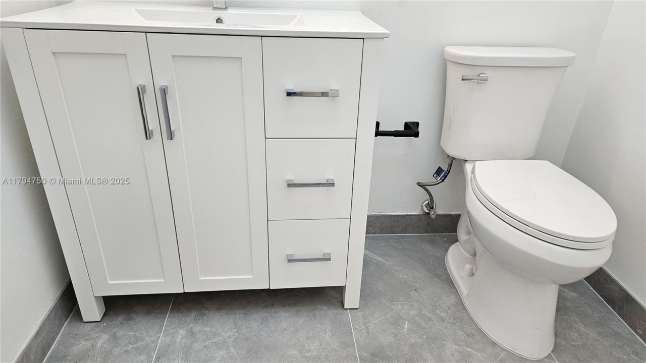 16300 Golf Club Rd, Unit 315, Weston, FL 33326 Photo