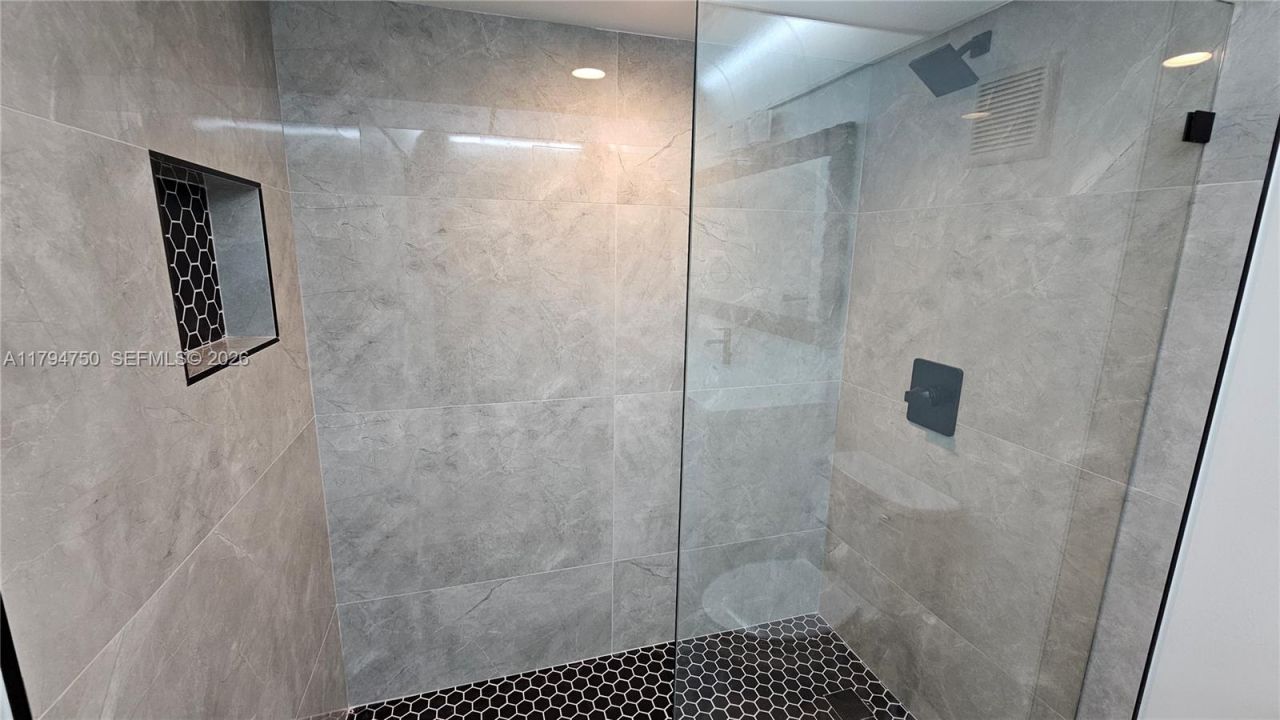 16300 Golf Club Rd, Unit 315, Weston, FL 33326 Photo