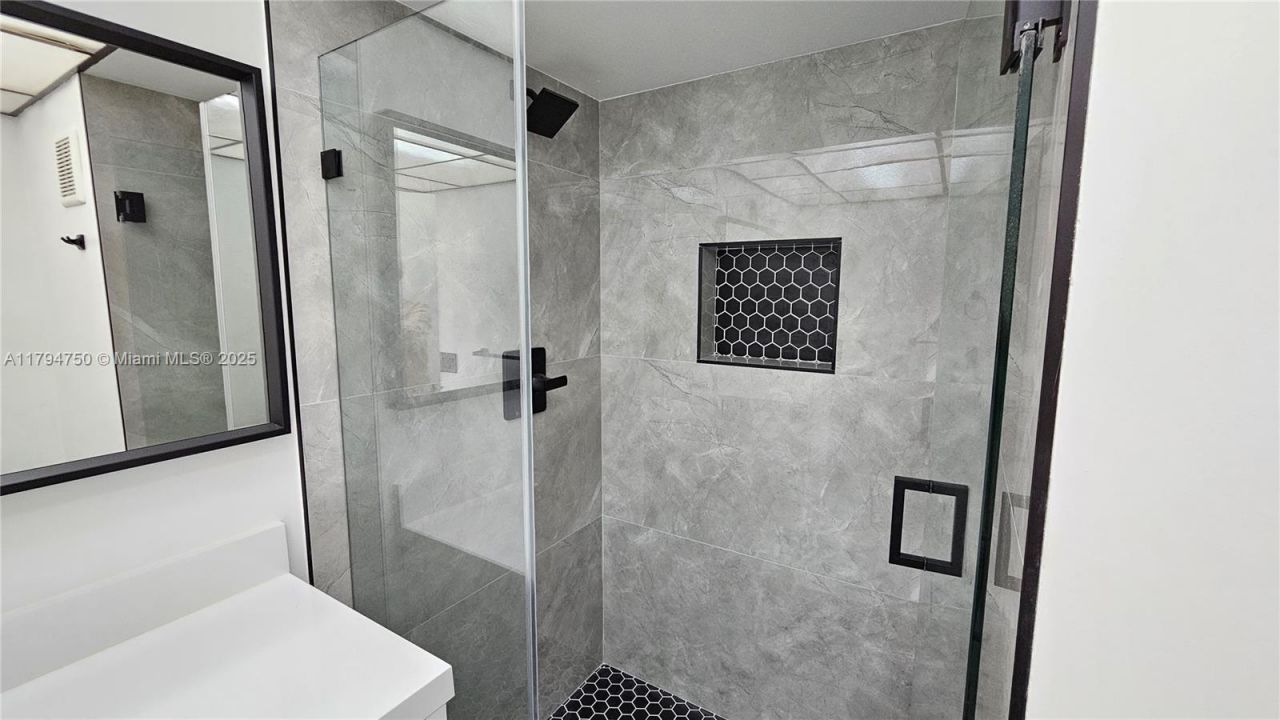 16300 Golf Club Rd, Unit 315, Weston, FL 33326 Photo