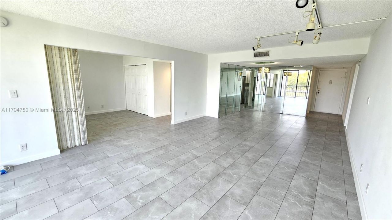 16300 Golf Club Rd, Unit 315, Weston, FL 33326 Photo