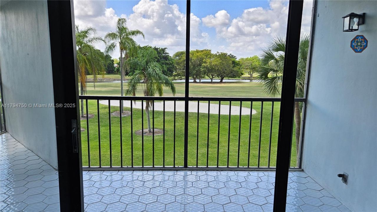 16300 Golf Club Rd, Unit 315, Weston, FL 33326 Photo
