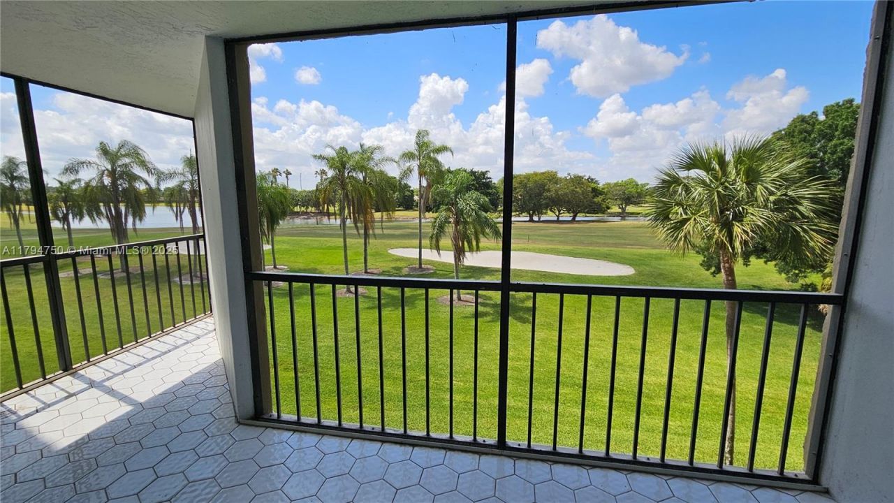 16300 Golf Club Rd, Unit 315, Weston, FL 33326 Photo