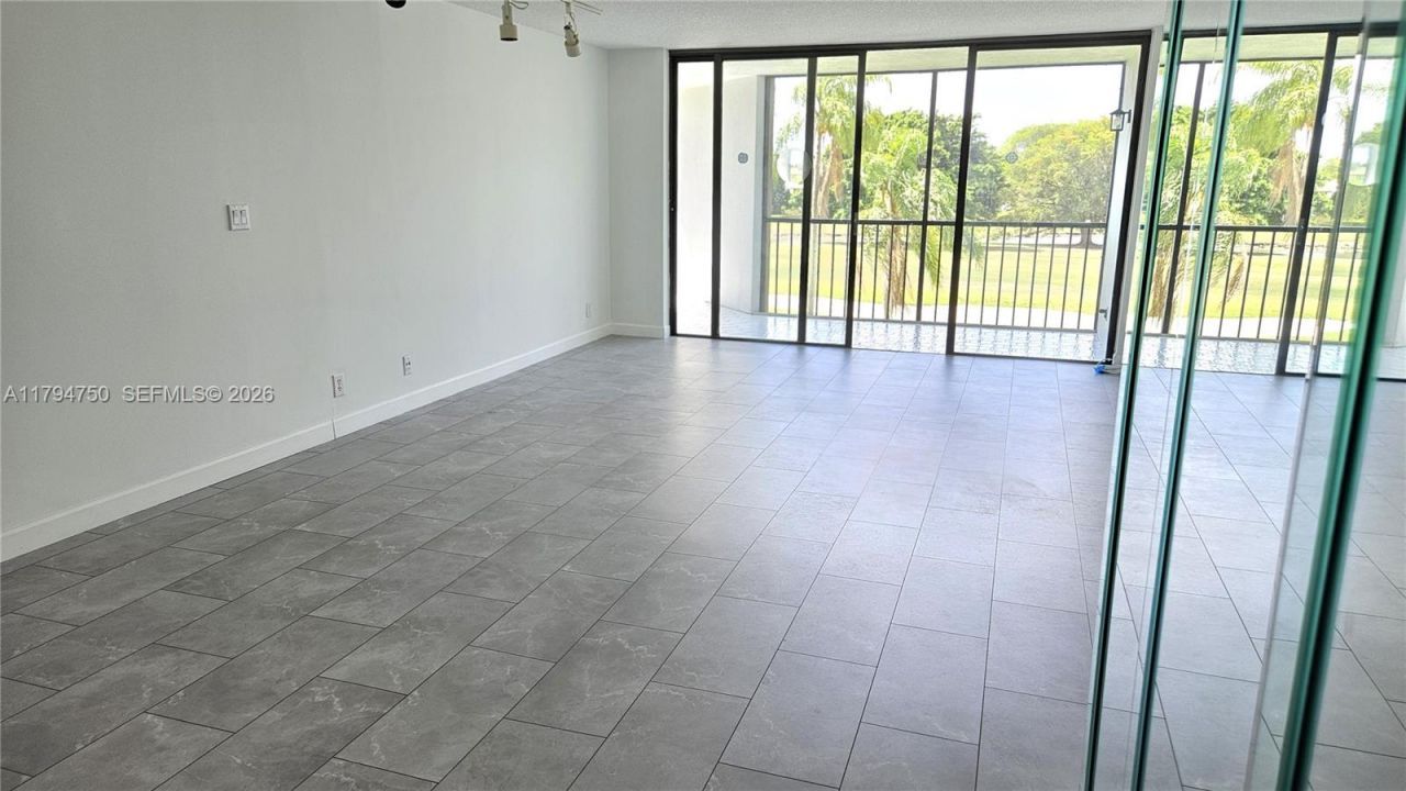 16300 Golf Club Rd, Unit 315, Weston, FL 33326 Photo