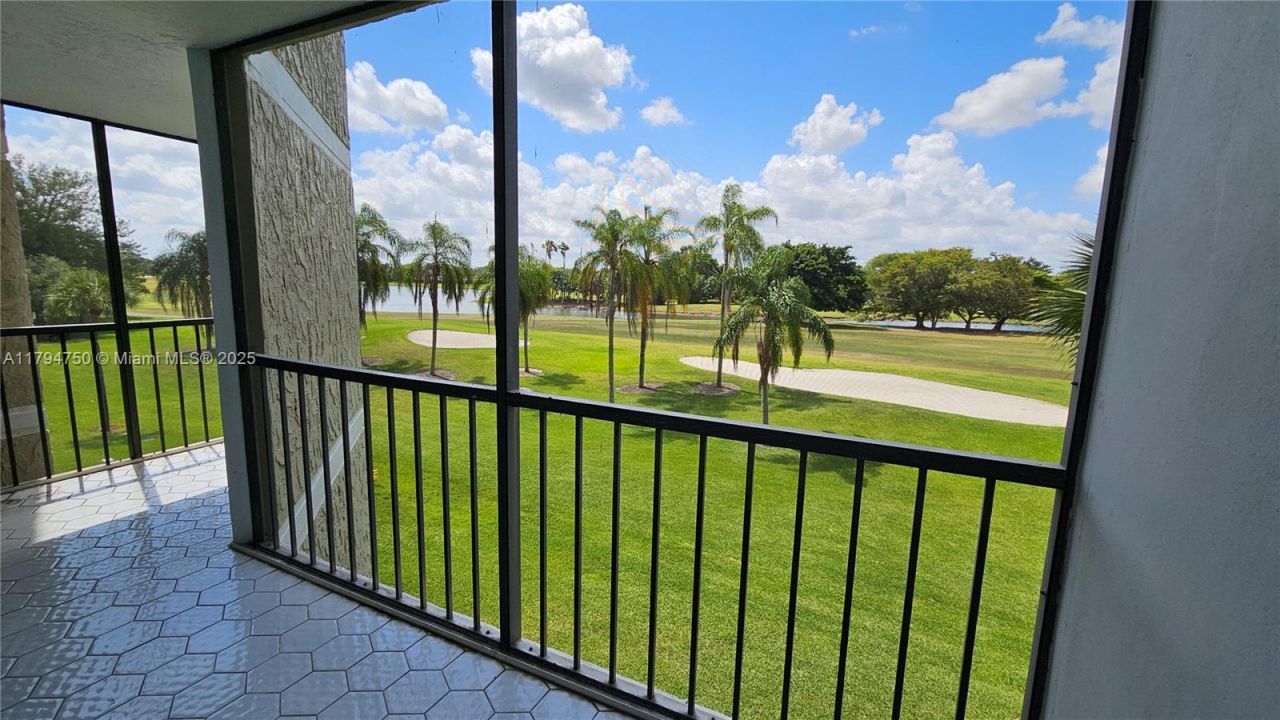 16300 Golf Club Rd, Unit 315, Weston, FL 33326 Photo