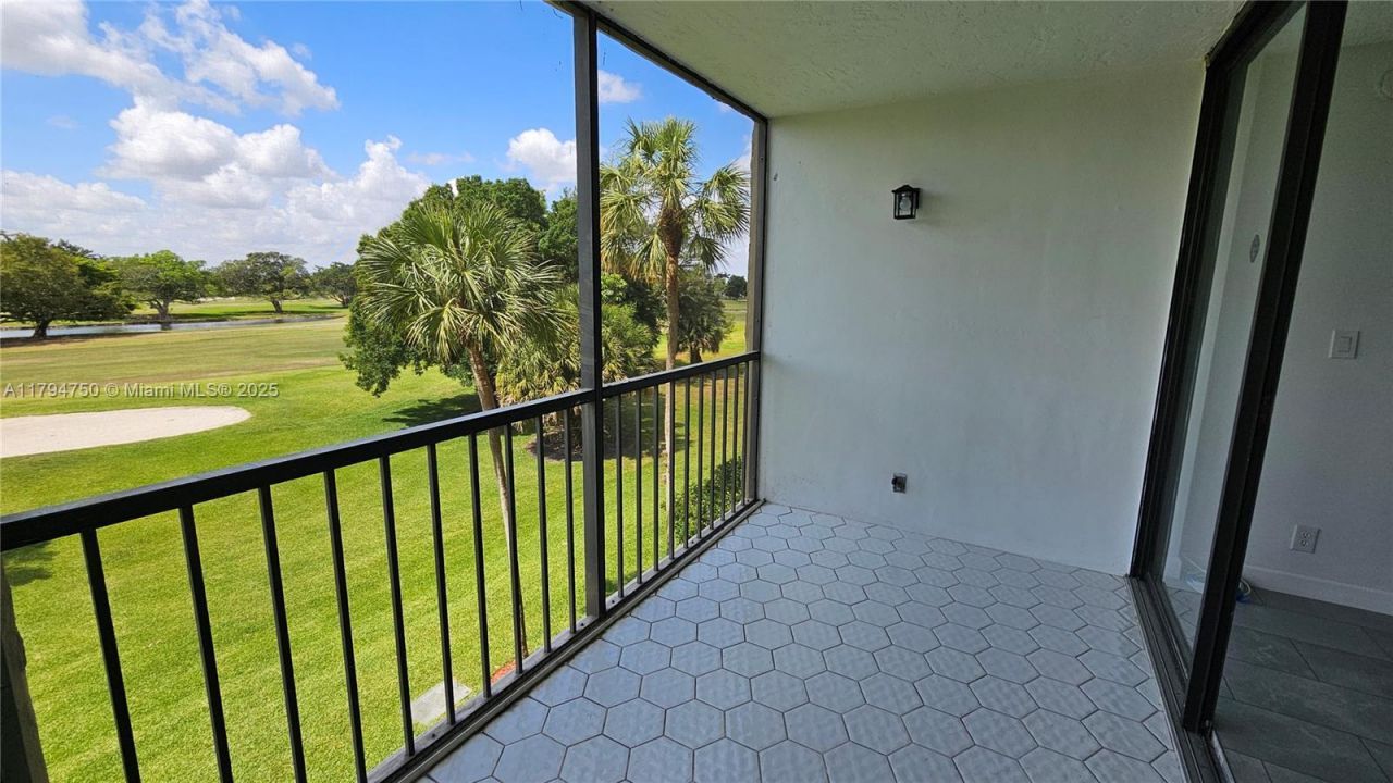 16300 Golf Club Rd, Unit 315, Weston, FL 33326 Photo