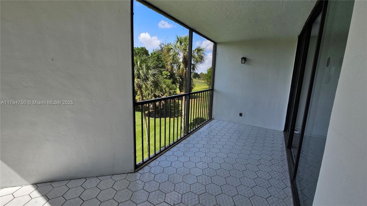 16300 Golf Club Rd, Unit 315, Weston, FL 33326 Photo