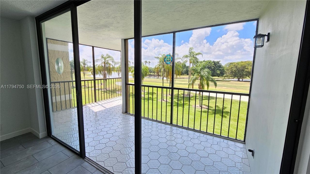 16300 Golf Club Rd, Unit 315, Weston, FL 33326 Photo