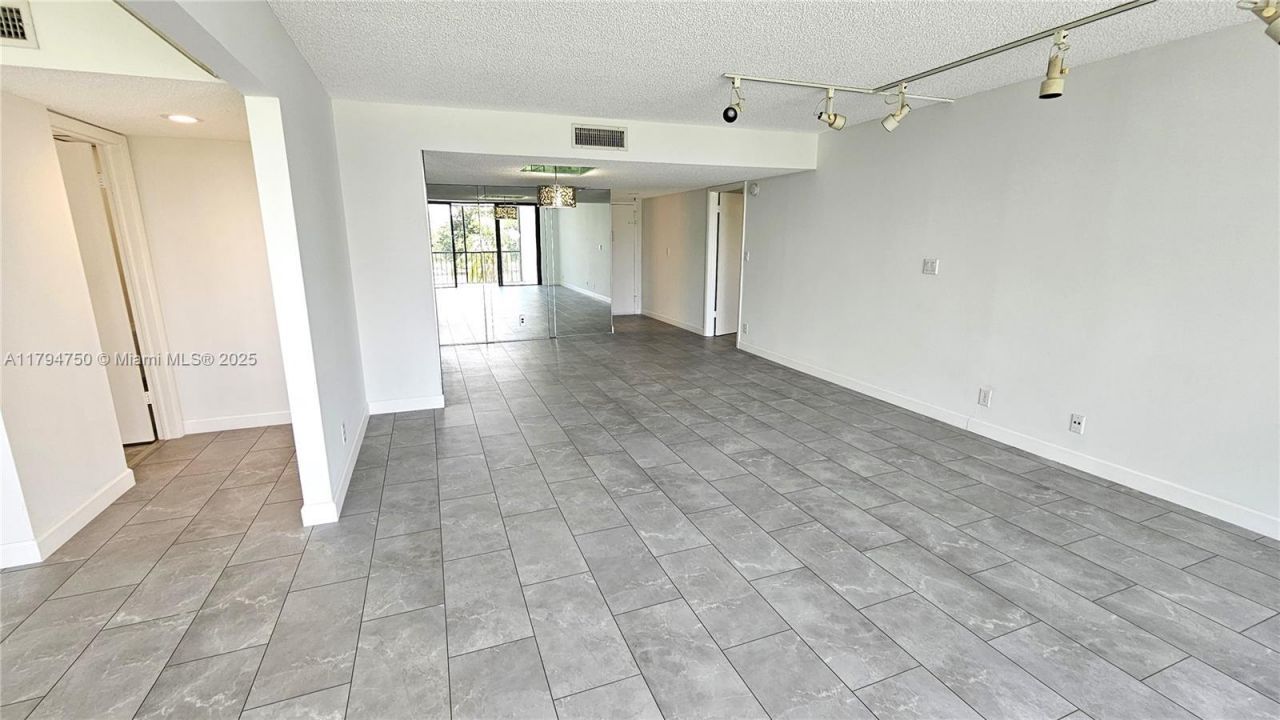 16300 Golf Club Rd, Unit 315, Weston, FL 33326 Photo