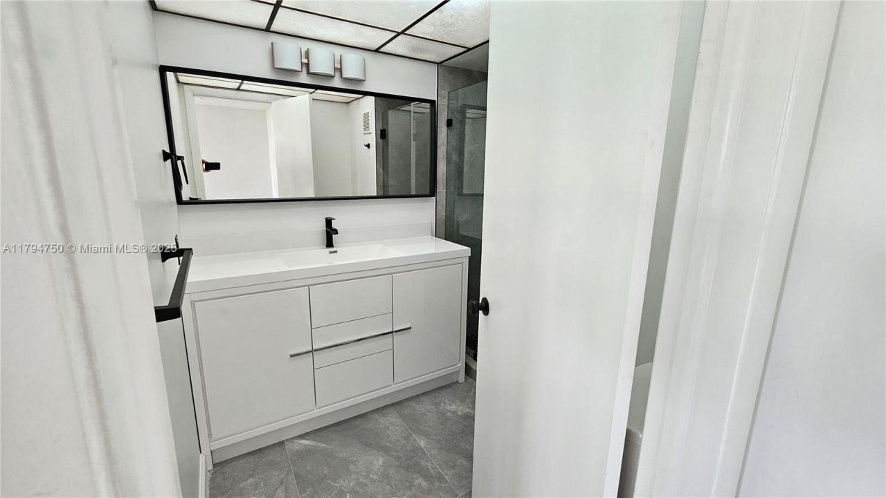 16300 Golf Club Rd, Unit 315, Weston, FL 33326 Photo