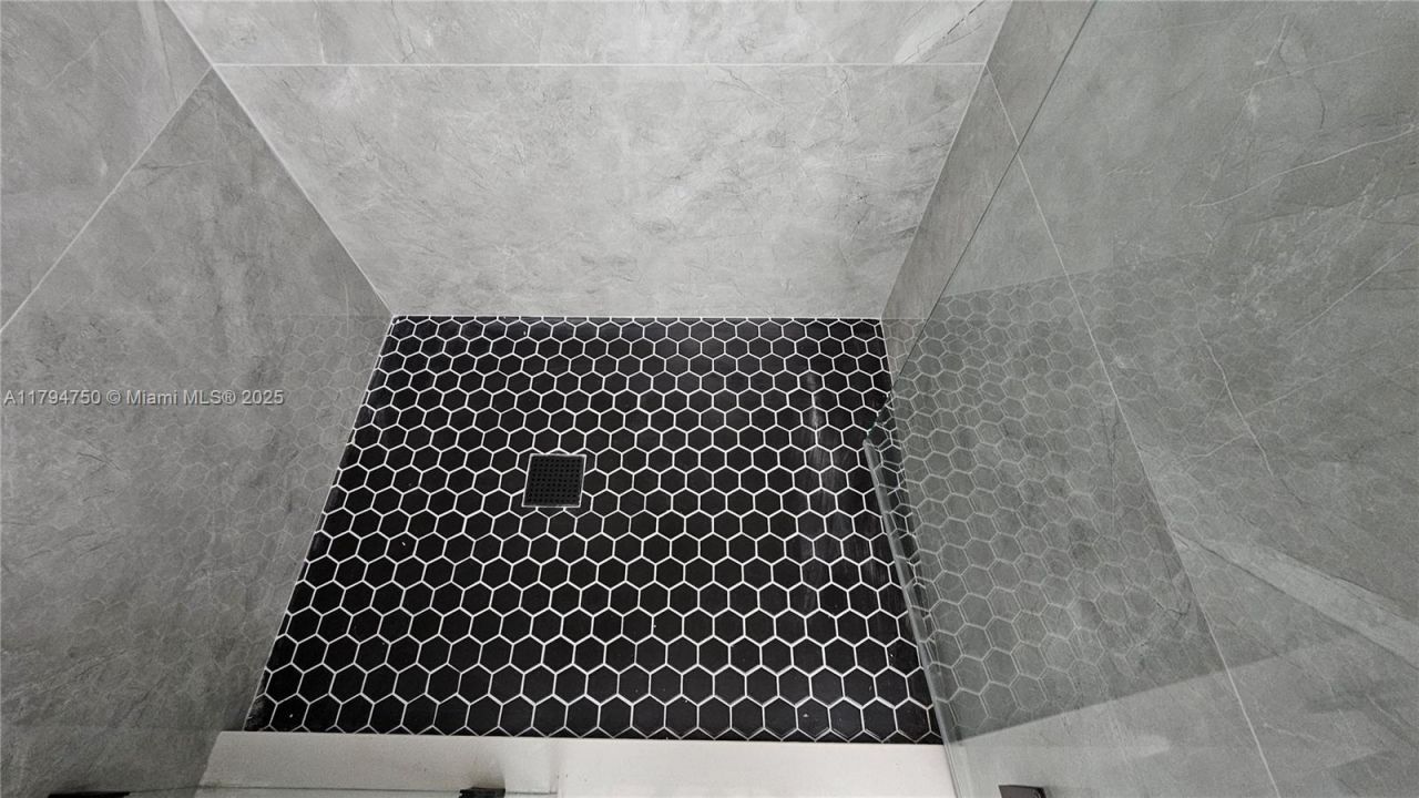 16300 Golf Club Rd, Unit 315, Weston, FL 33326 Photo