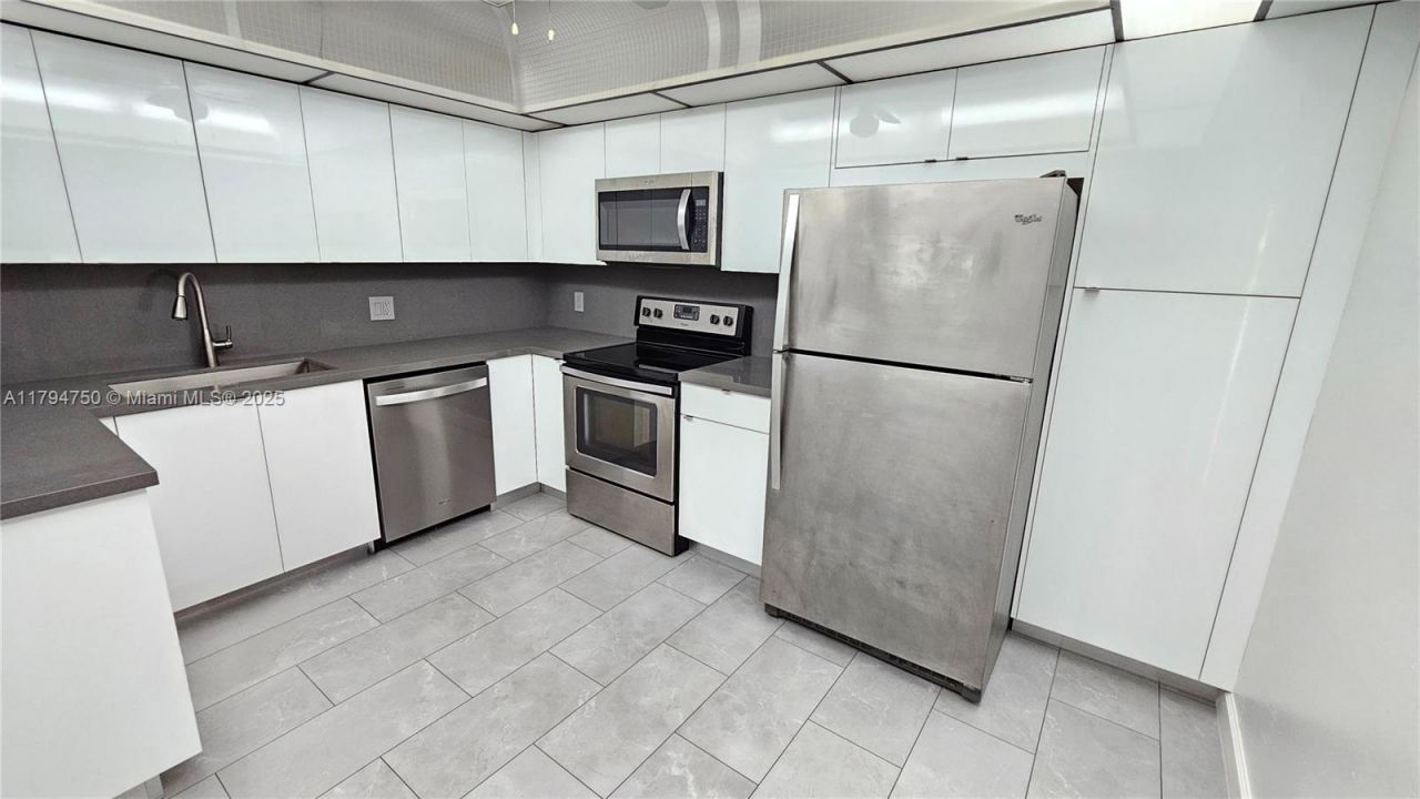 16300 Golf Club Rd, Unit 315, Weston, FL 33326 Photo