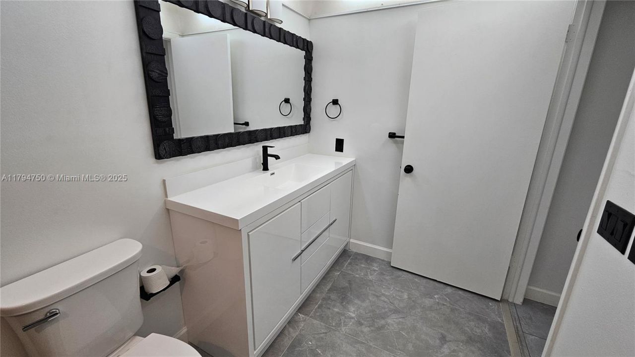 16300 Golf Club Rd, Unit 315, Weston, FL 33326 Photo