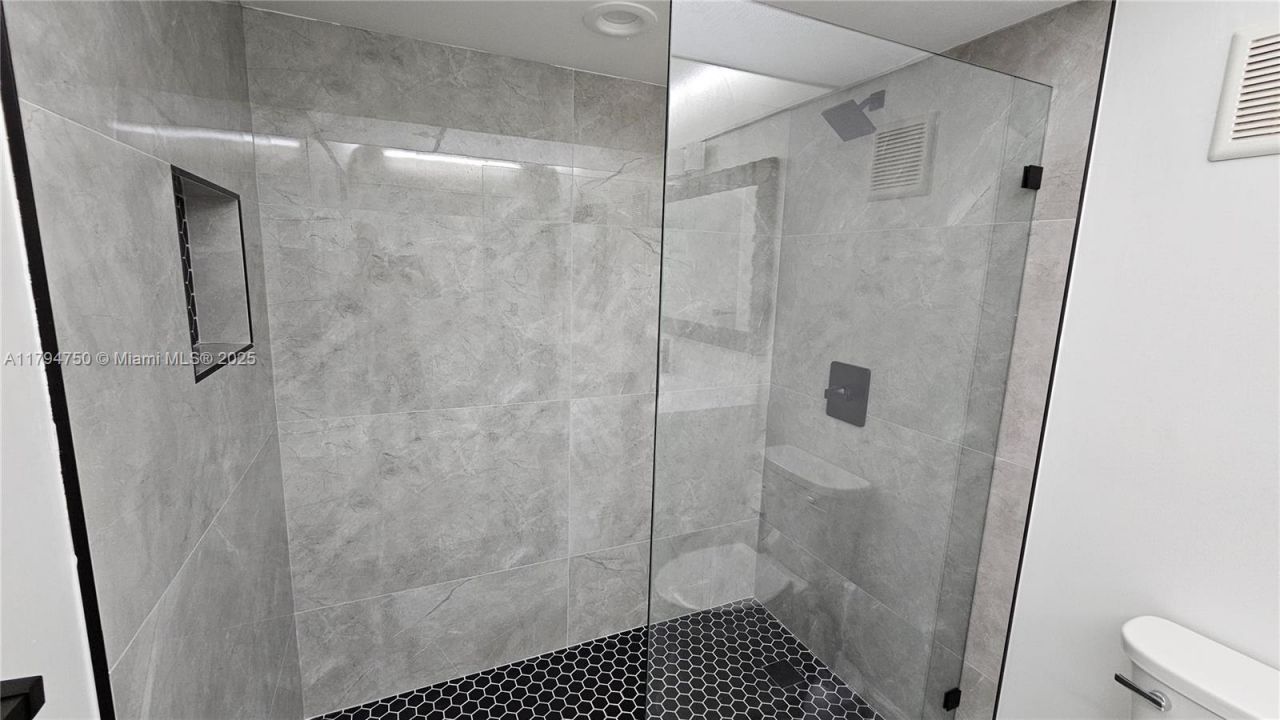 16300 Golf Club Rd, Unit 315, Weston, FL 33326 Photo