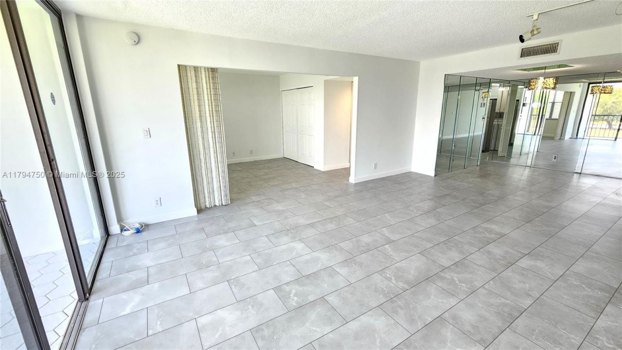 16300 Golf Club Rd, Unit 315, Weston, FL 33326 Photo