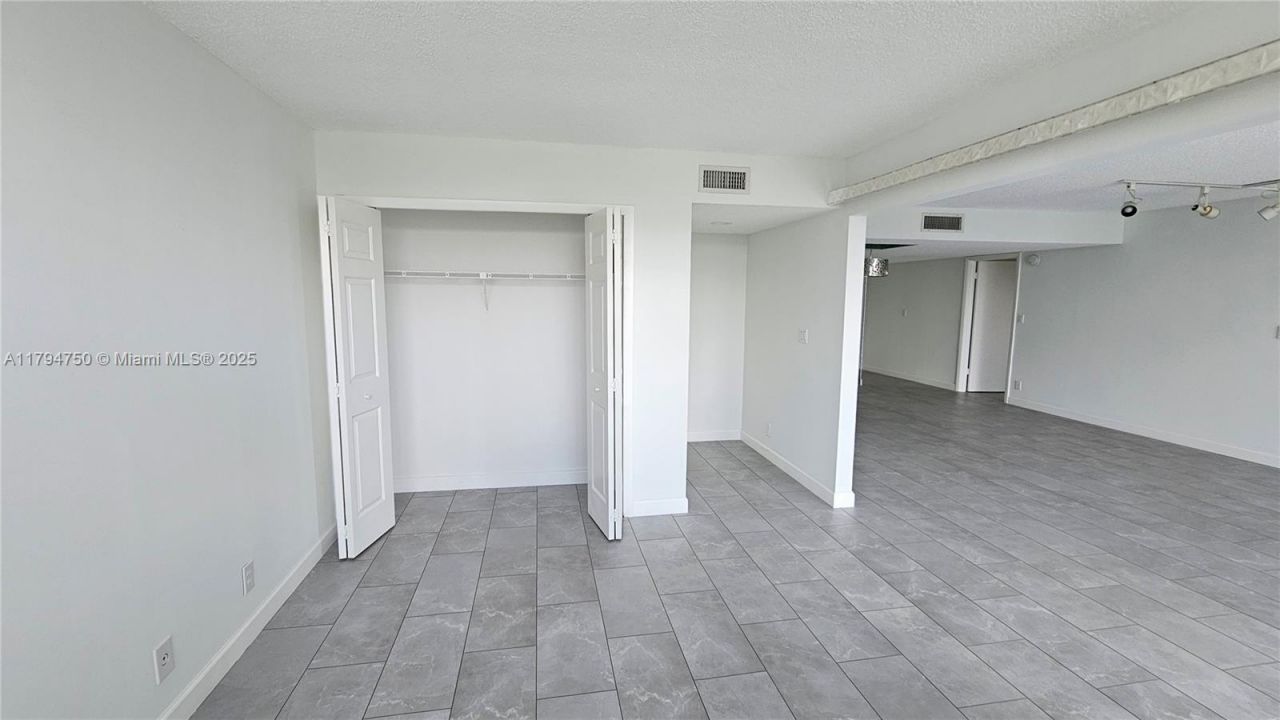 16300 Golf Club Rd, Unit 315, Weston, FL 33326 Photo