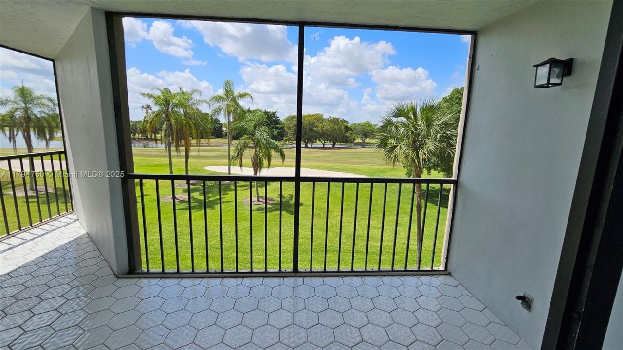 16300 Golf Club Rd, Unit 315, Weston, FL 33326 Photo