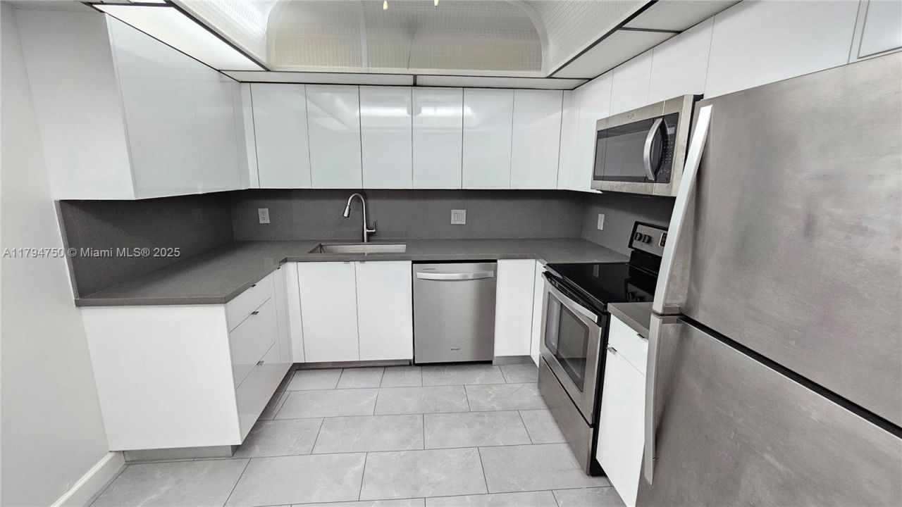 16300 Golf Club Rd, Unit 315, Weston, FL 33326 Photo