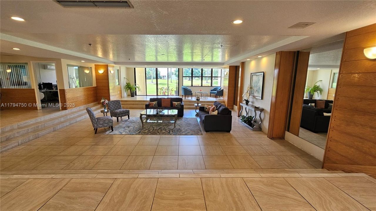 16300 Golf Club Rd, Unit 315, Weston, FL 33326 Photo