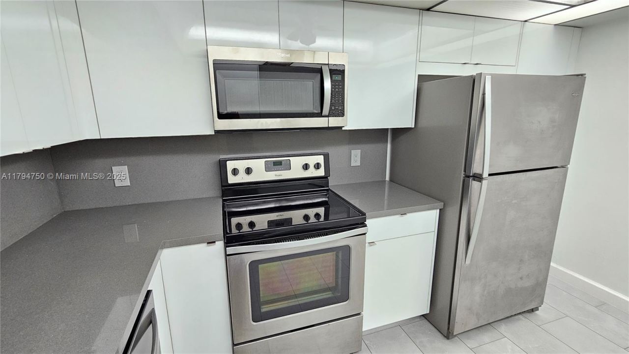 16300 Golf Club Rd, Unit 315, Weston, FL 33326 Photo