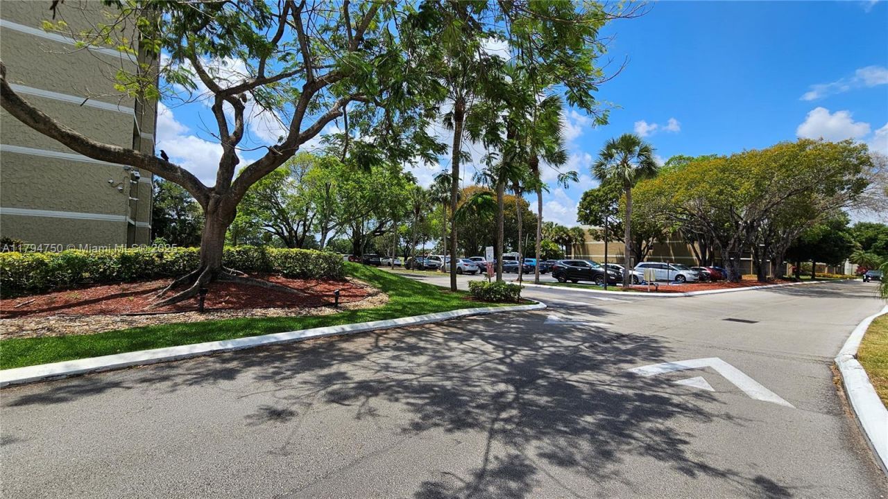16300 Golf Club Rd, Unit 315, Weston, FL 33326 Photo