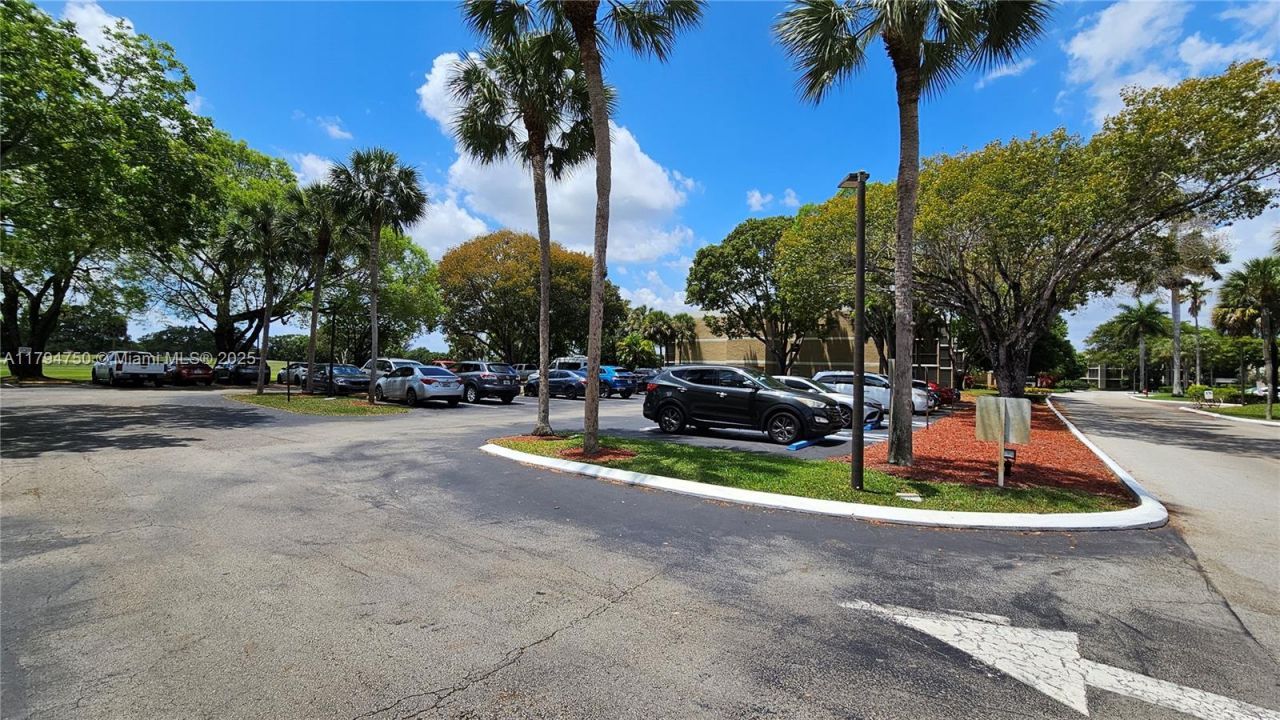 16300 Golf Club Rd, Unit 315, Weston, FL 33326 Photo