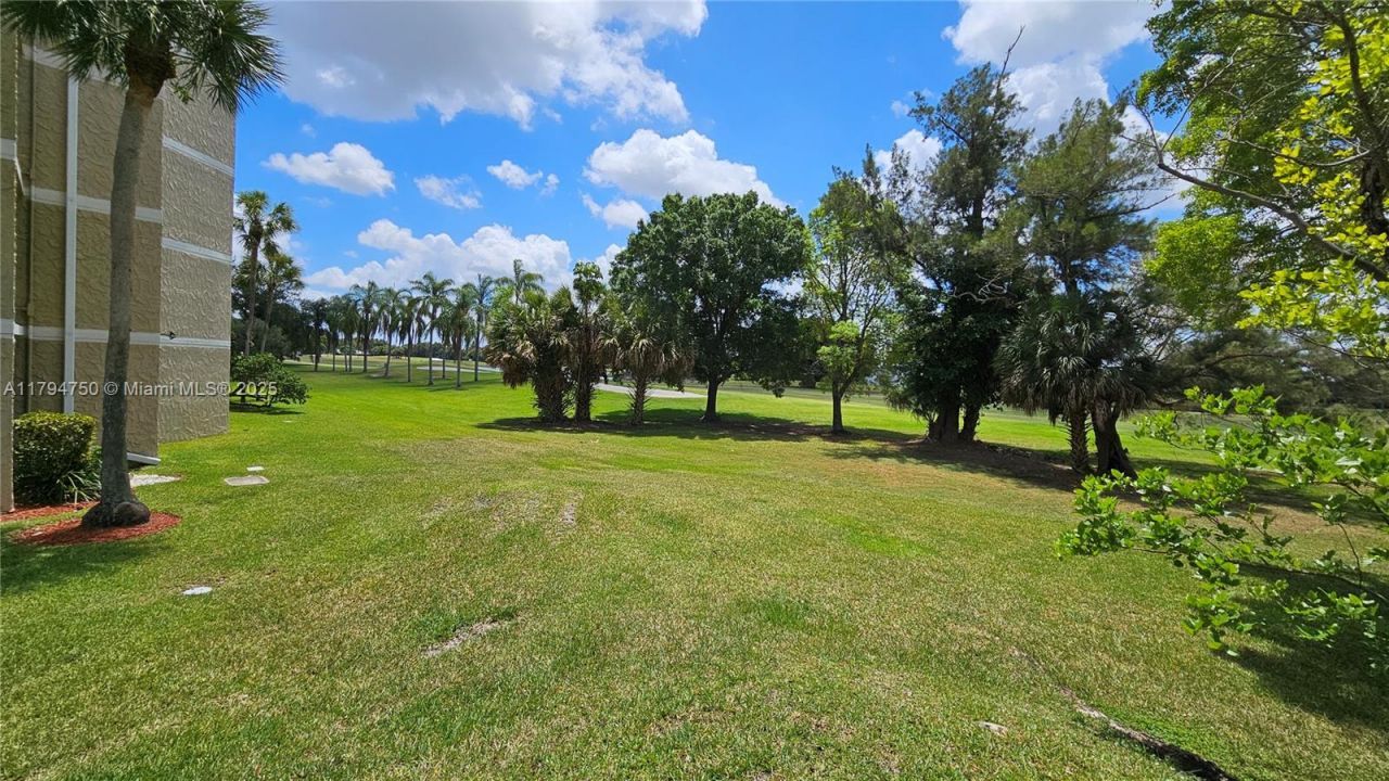 16300 Golf Club Rd, Unit 315, Weston, FL 33326 Photo