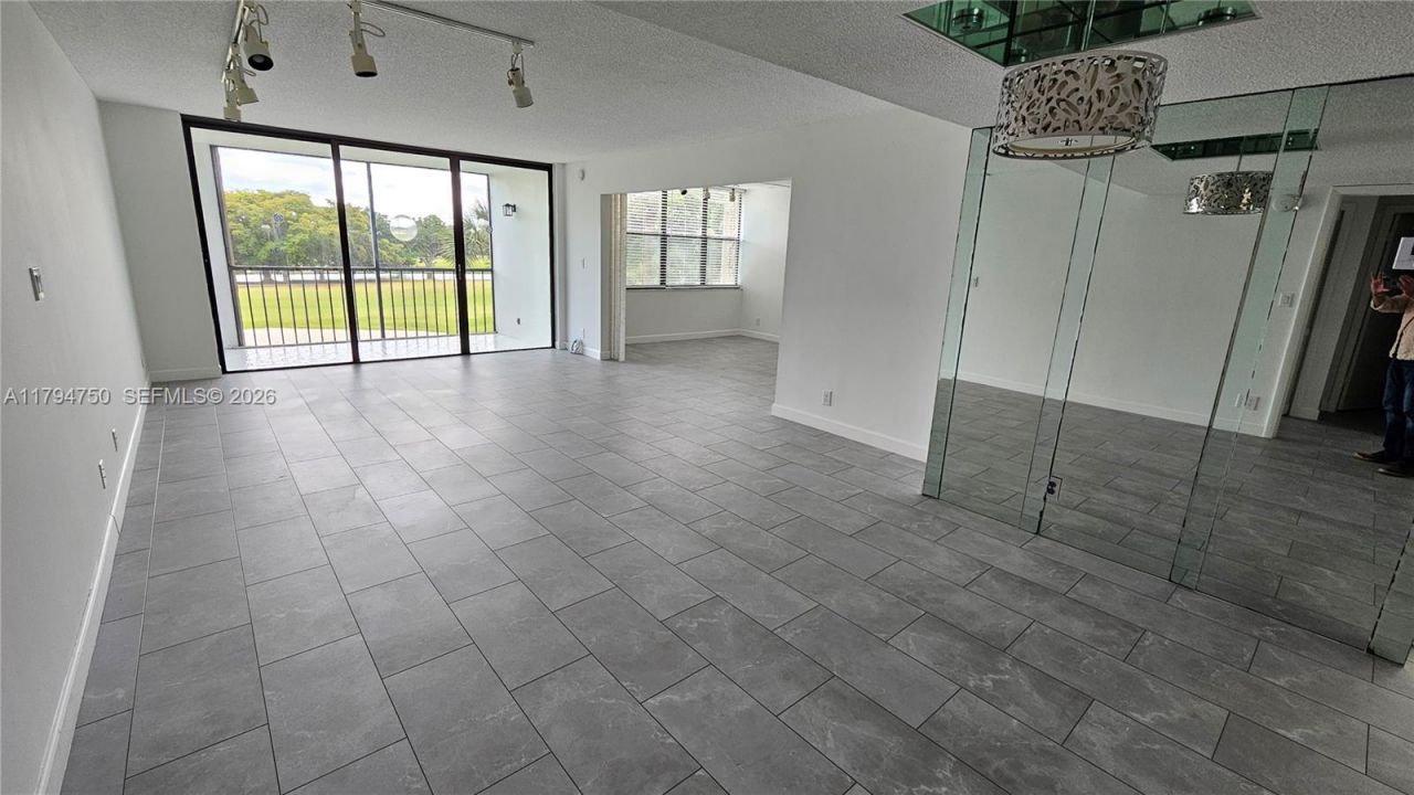 16300 Golf Club Rd, Unit 315, Weston, FL 33326 Photo