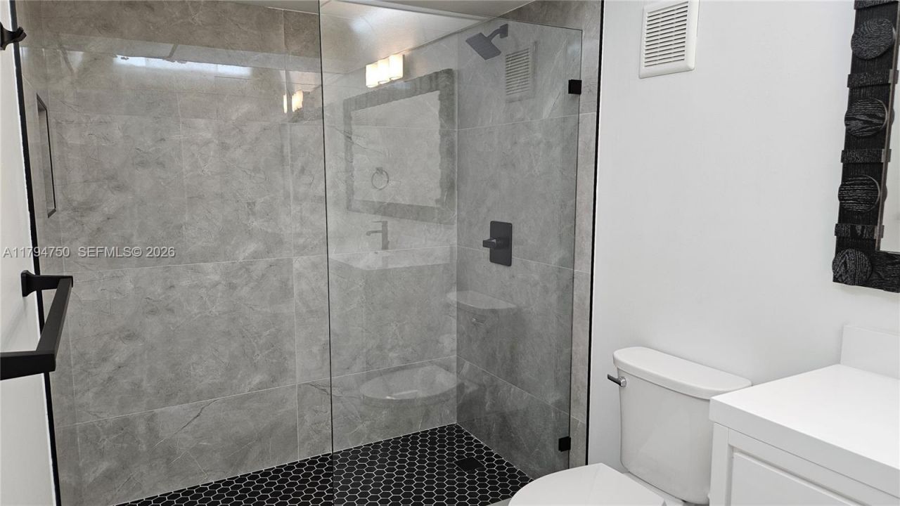 16300 Golf Club Rd, Unit 315, Weston, FL 33326 Photo