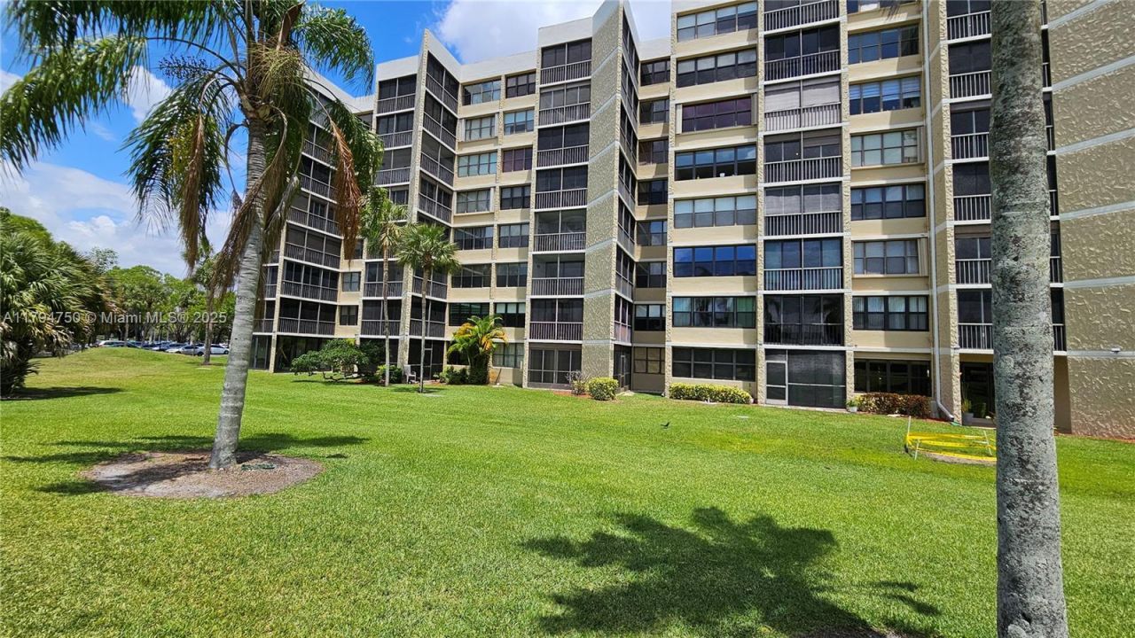 16300 Golf Club Rd, Unit 315, Weston, FL 33326 Photo
