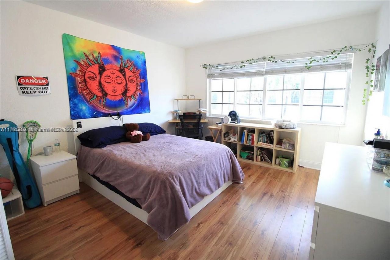 9260 Bay Harbor Ter, Unit 22, Bay Harbor Islands, FL 33154 Photo