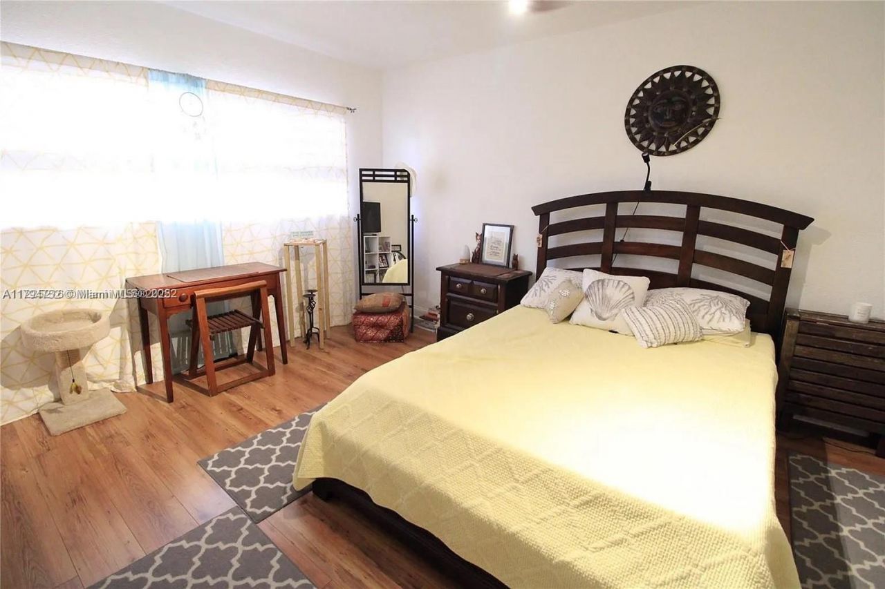 9260 Bay Harbor Ter, Unit 22, Bay Harbor Islands, FL 33154 Photo