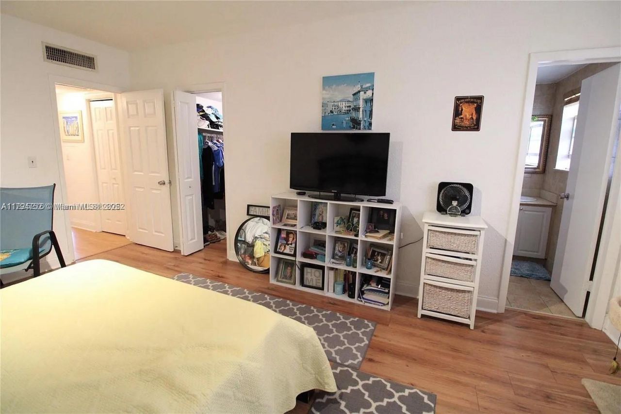 9260 Bay Harbor Ter, Unit 22, Bay Harbor Islands, FL 33154 Photo