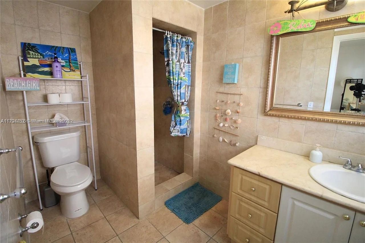 9260 Bay Harbor Ter, Unit 22, Bay Harbor Islands, FL 33154 Photo