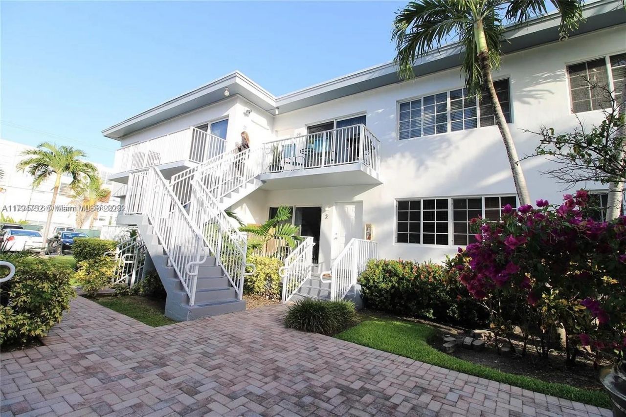 9260 Bay Harbor Ter, Unit 22, Bay Harbor Islands, FL 33154 Photo