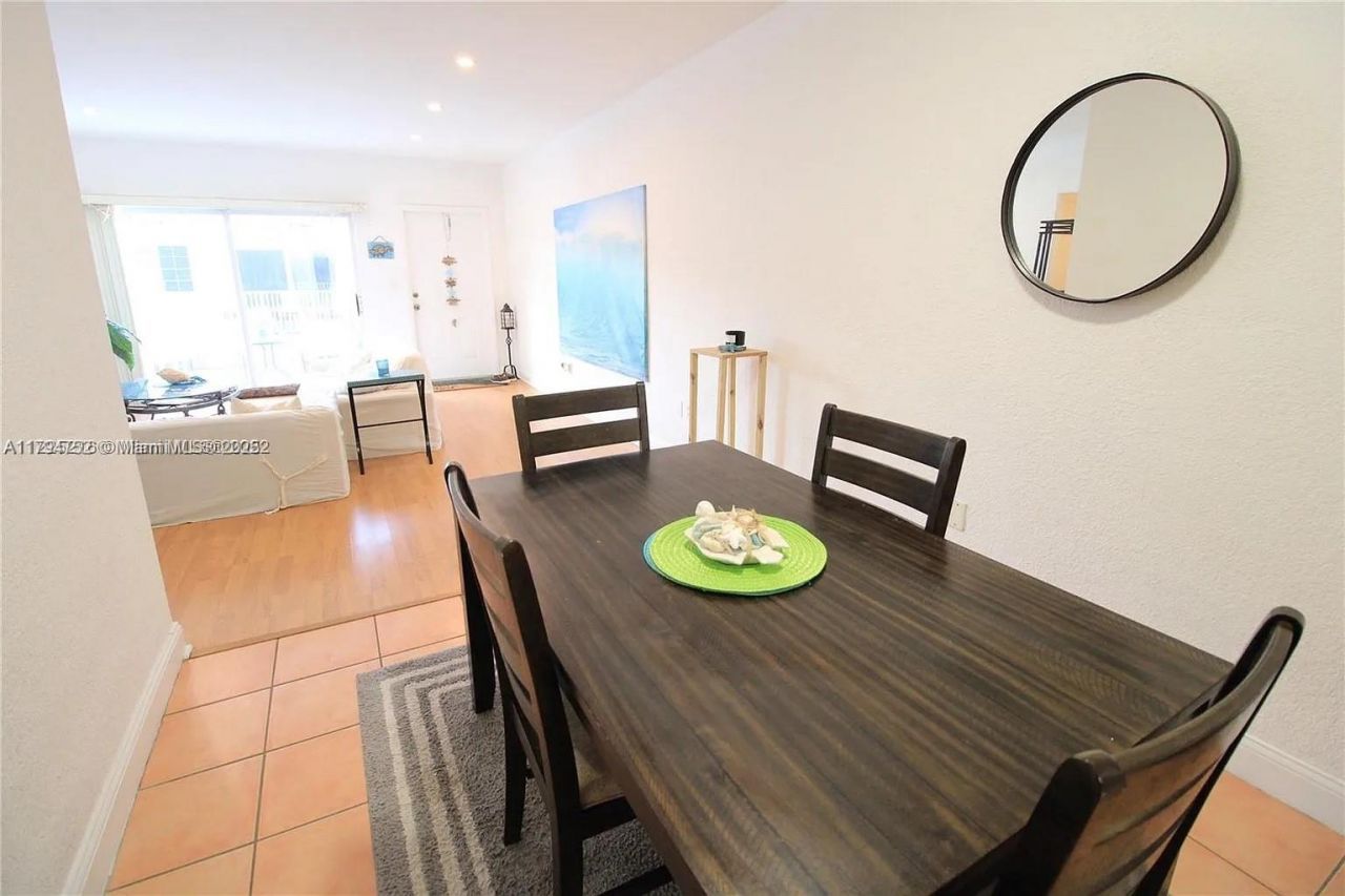 9260 Bay Harbor Ter, Unit 22, Bay Harbor Islands, FL 33154 Photo