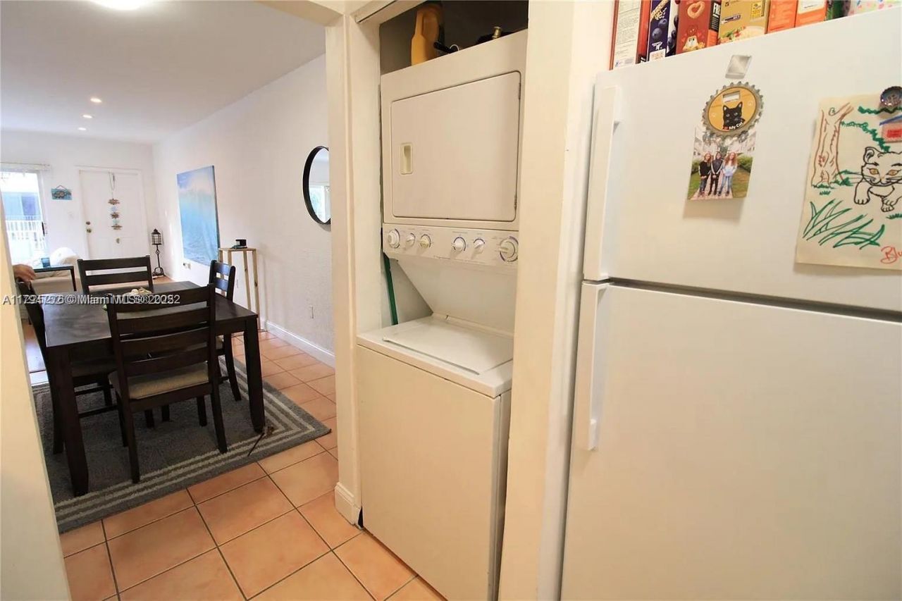 9260 Bay Harbor Ter, Unit 22, Bay Harbor Islands, FL 33154 Photo