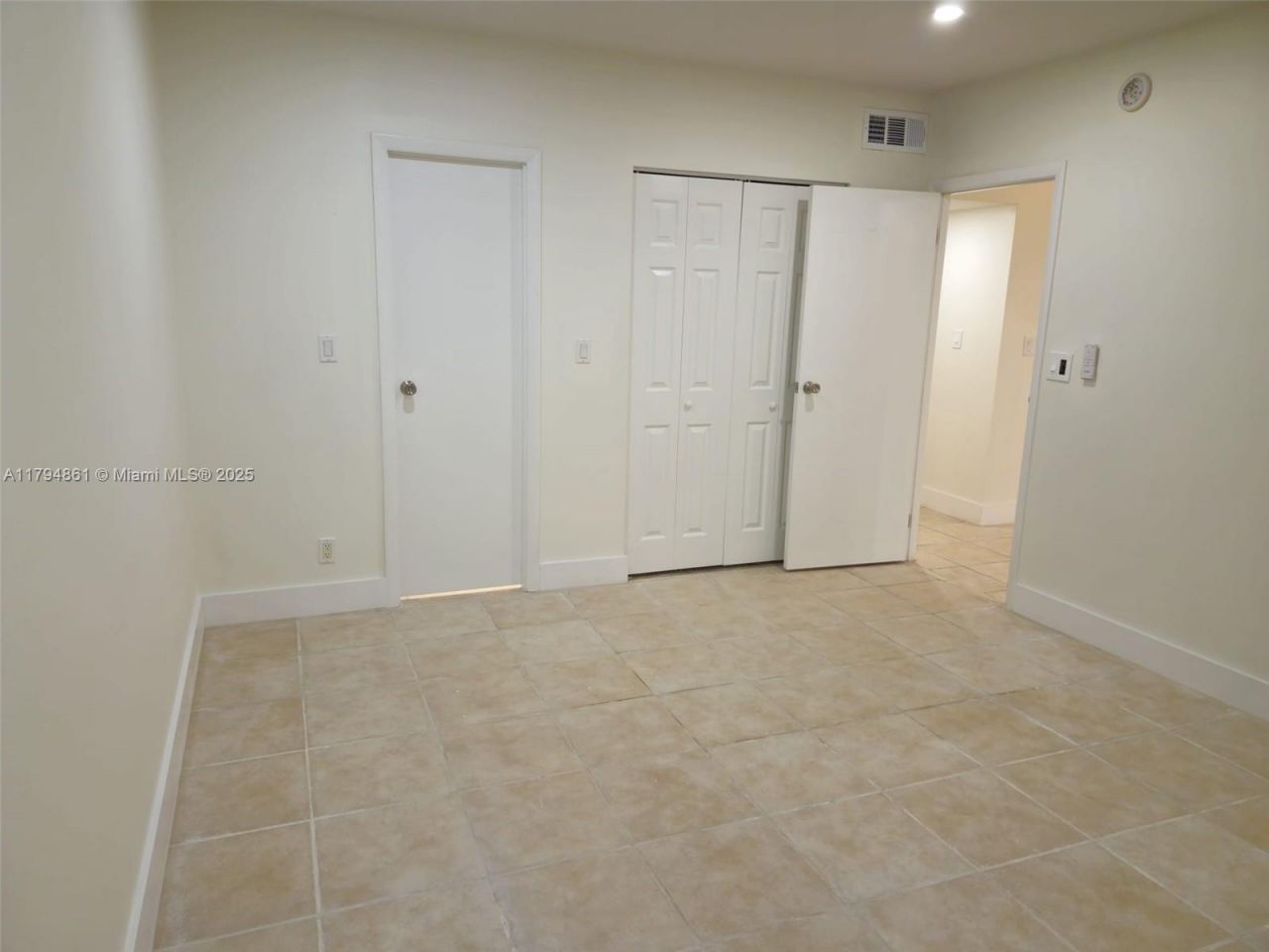 4800 NW 35th St, Unit 607, Lauderdale Lakes, FL 33319 Photo