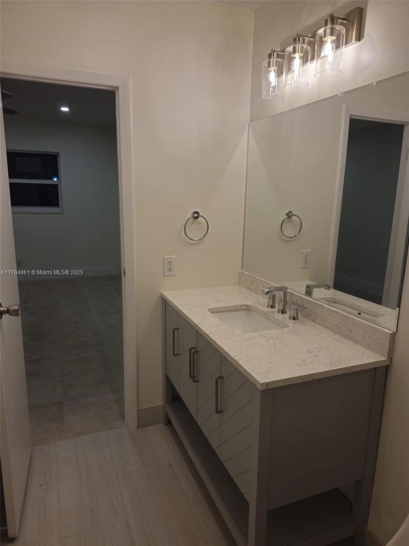 4800 NW 35th St, Unit 607, Lauderdale Lakes, FL 33319 Photo