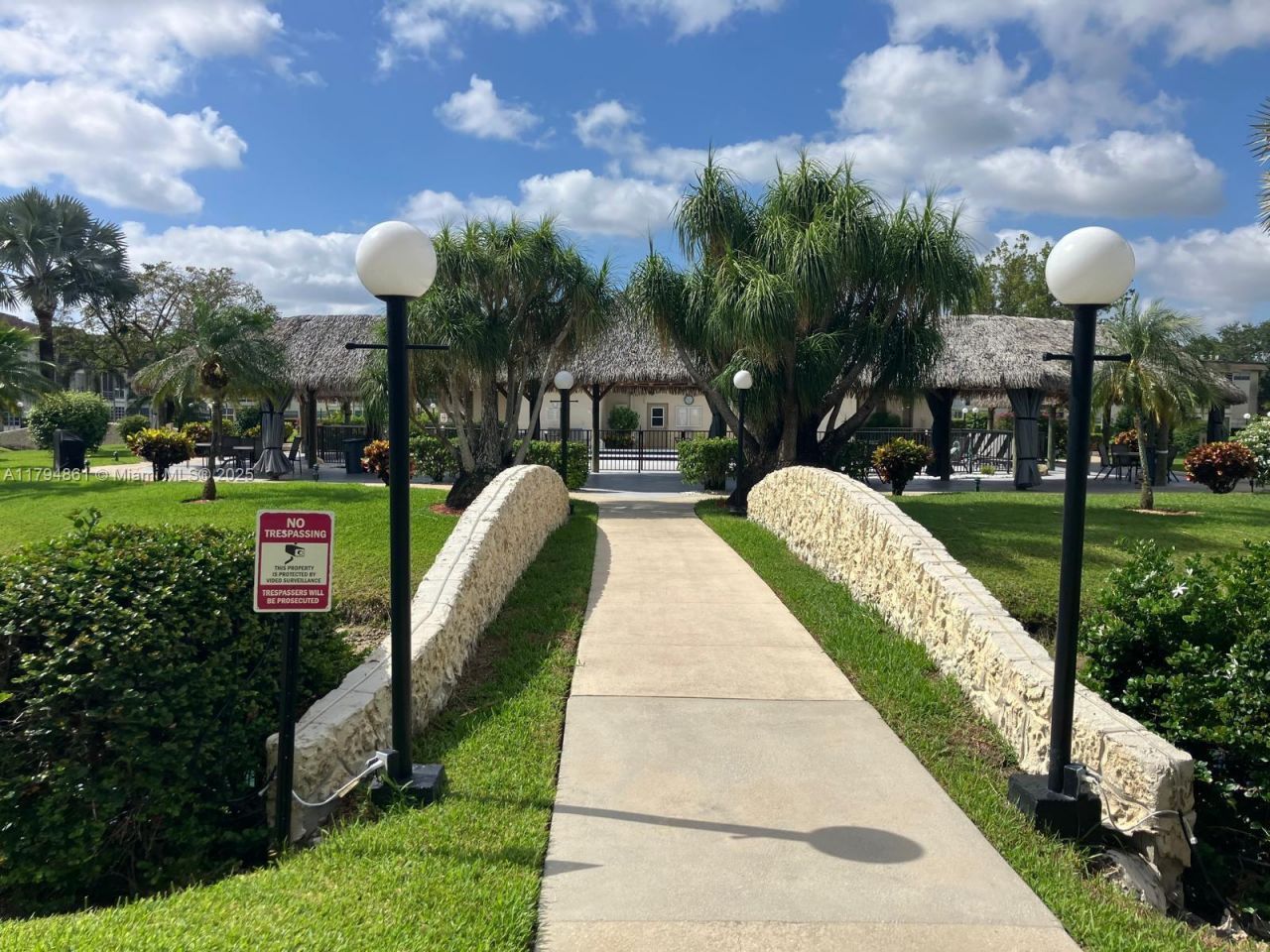 4800 NW 35th St, Unit 607, Lauderdale Lakes, FL 33319 Photo