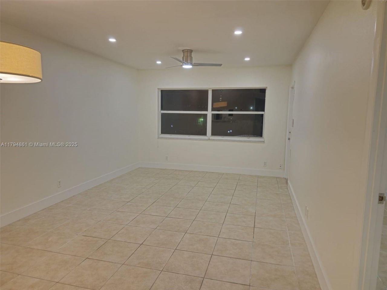 4800 NW 35th St, Unit 607, Lauderdale Lakes, FL 33319 Photo