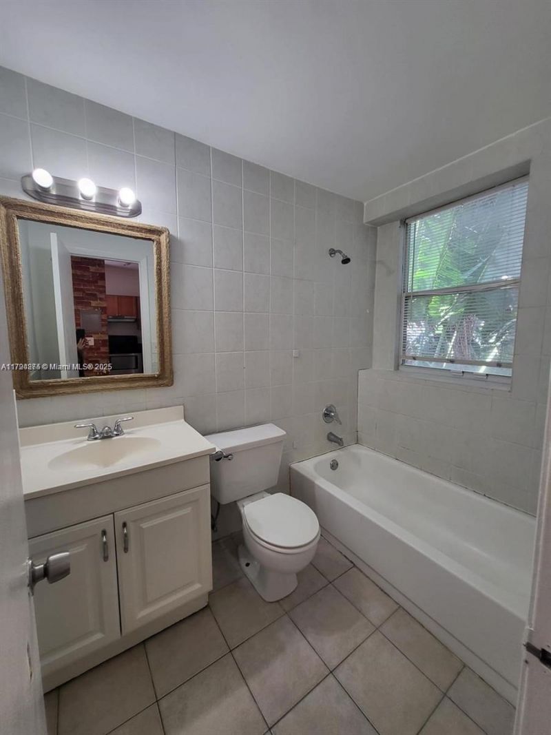 842 Meridian Ave, Unit 3A, Miami Beach, FL 33139 Photo