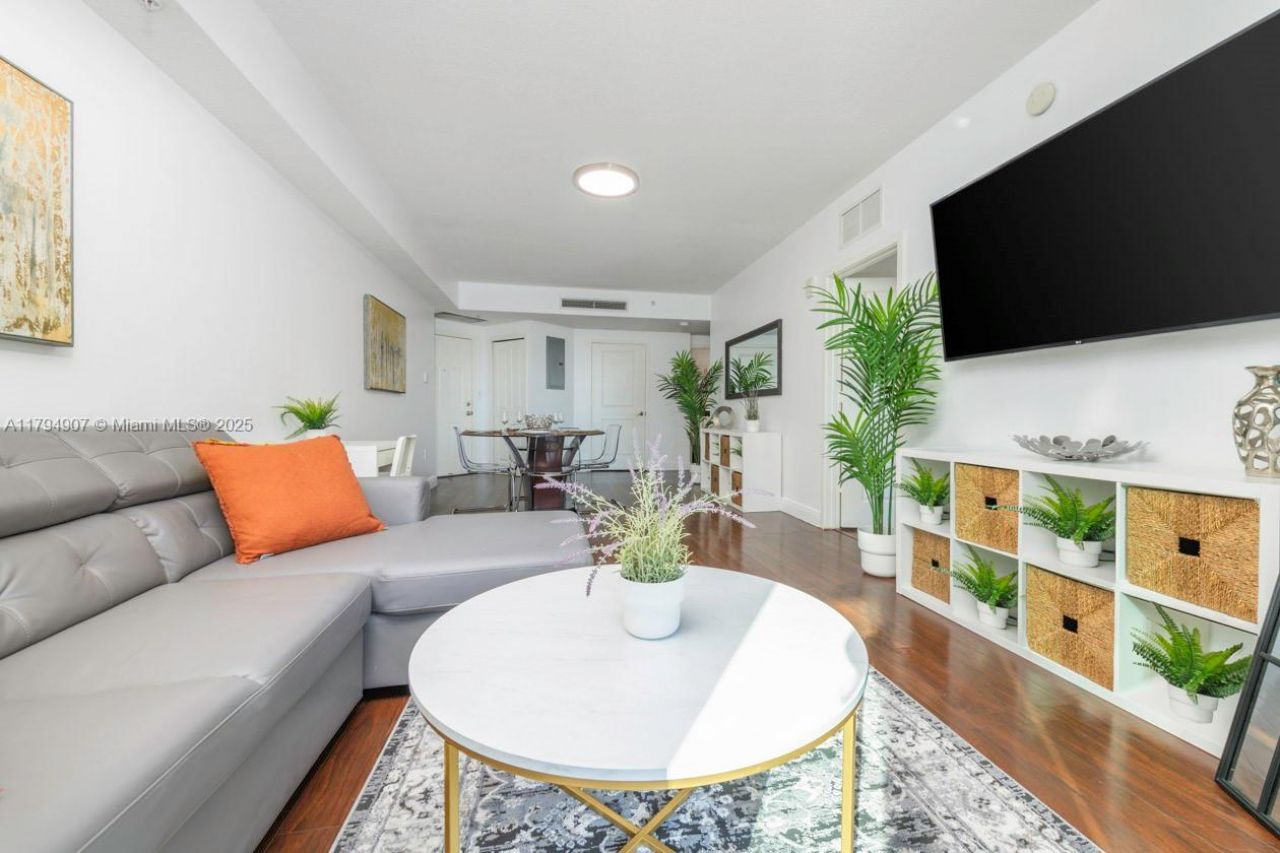 170 SE 14th St, Unit 1905, Miami, FL 33131 Photo