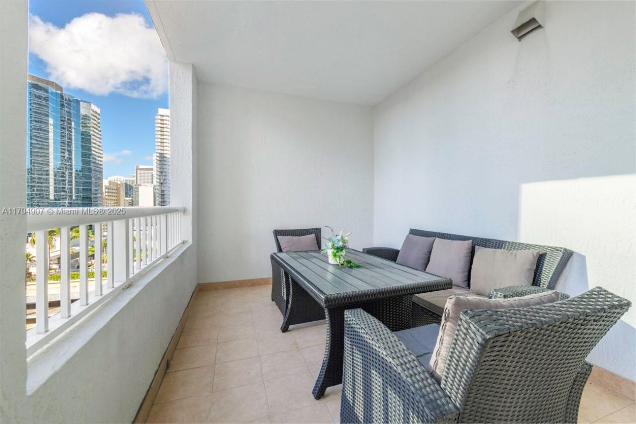 170 SE 14th St, Unit 1905, Miami, FL 33131 Photo