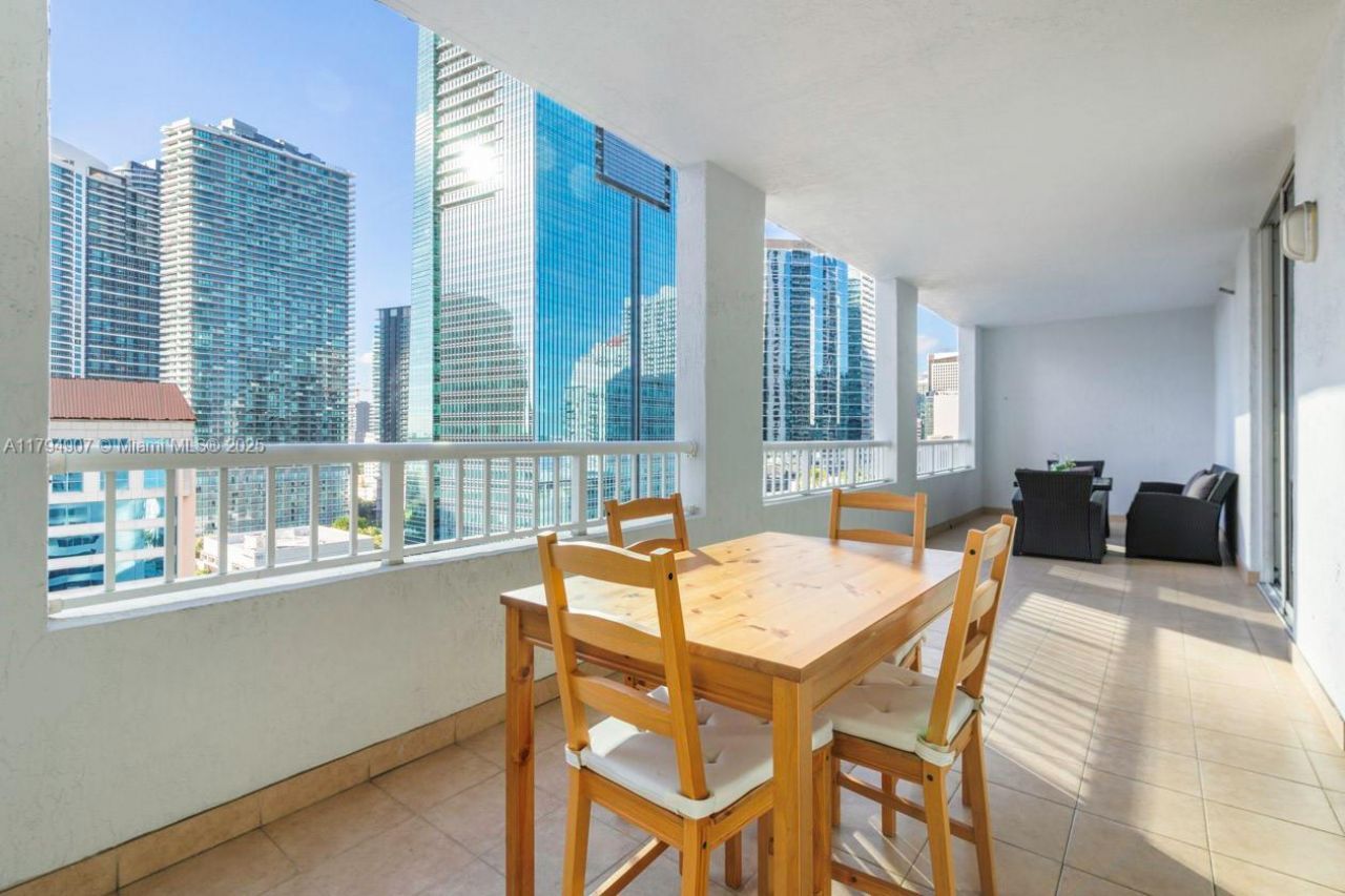 170 SE 14th St, Unit 1905, Miami, FL 33131 Photo