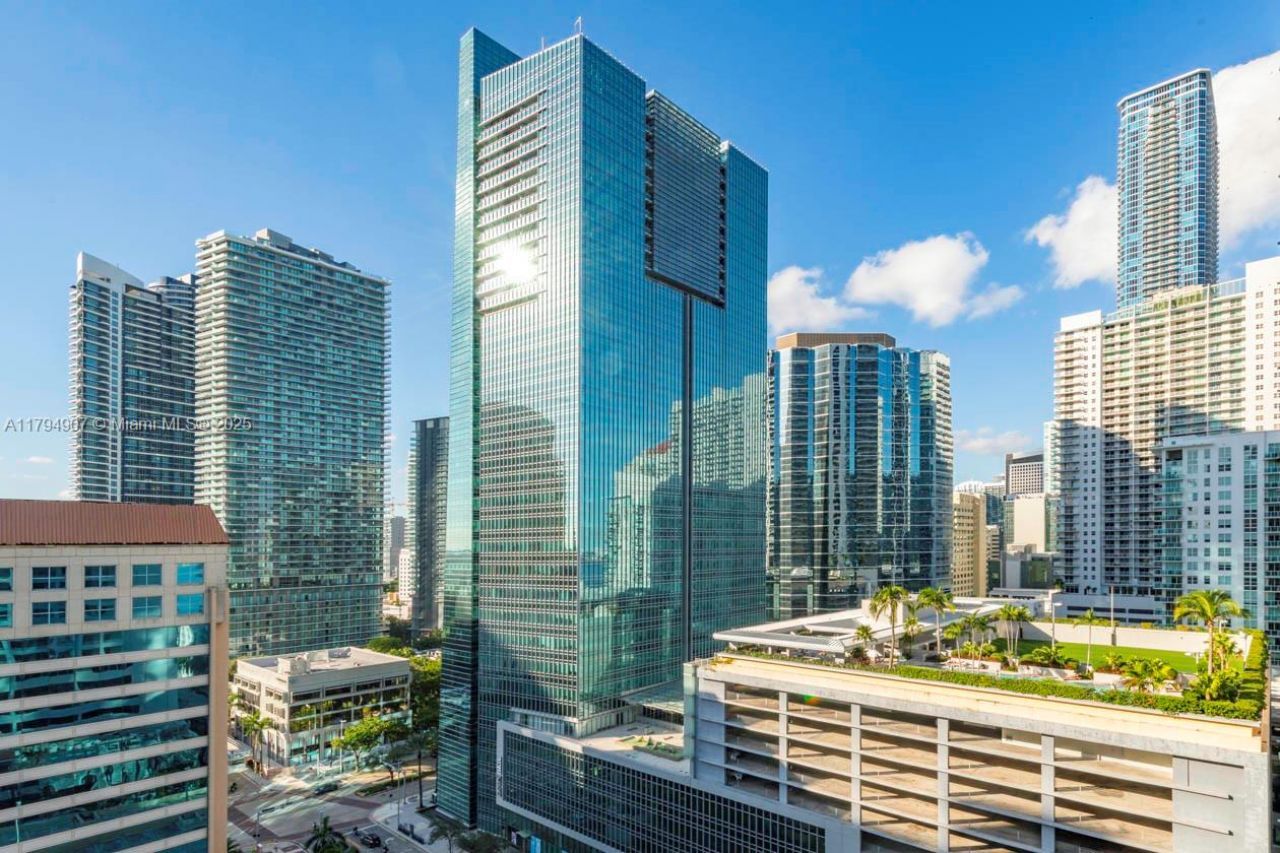 170 SE 14th St, Unit 1905, Miami, FL 33131 Photo