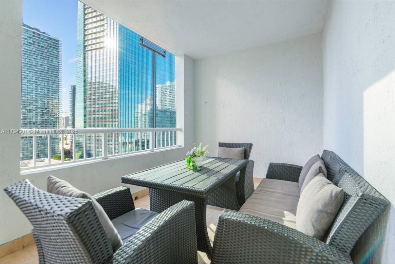 170 SE 14th St, Unit 1905, Miami, FL 33131 Photo