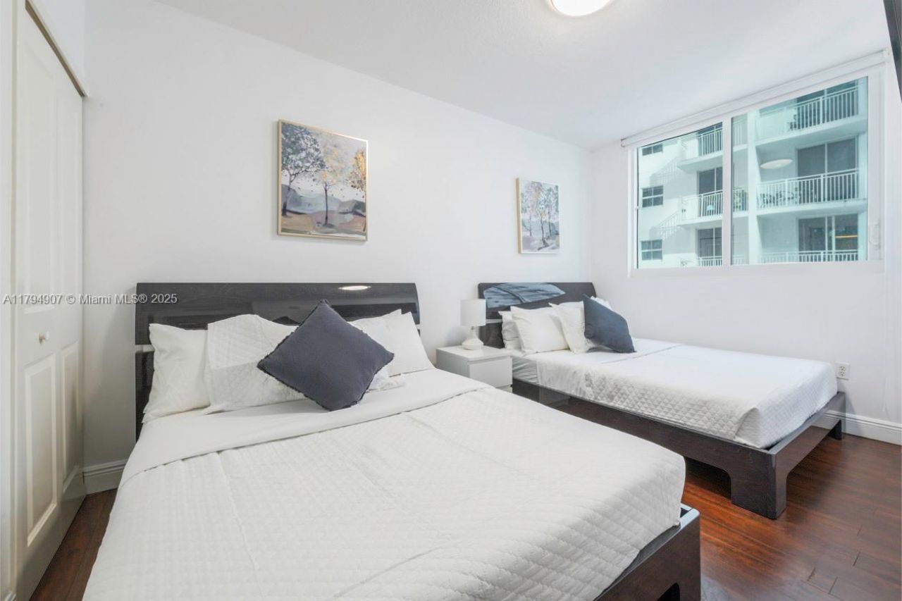 170 SE 14th St, Unit 1905, Miami, FL 33131 Photo